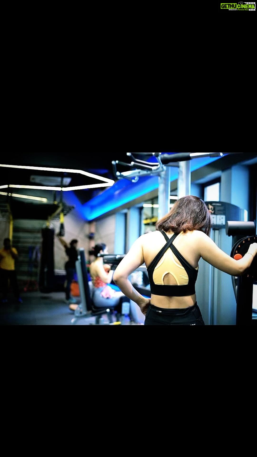 Rimi Sen Instagram - @cloud9gymandheriwest @danish.transformer @thenayabombaywala #workout #fitness Mumbai, Maharashtra