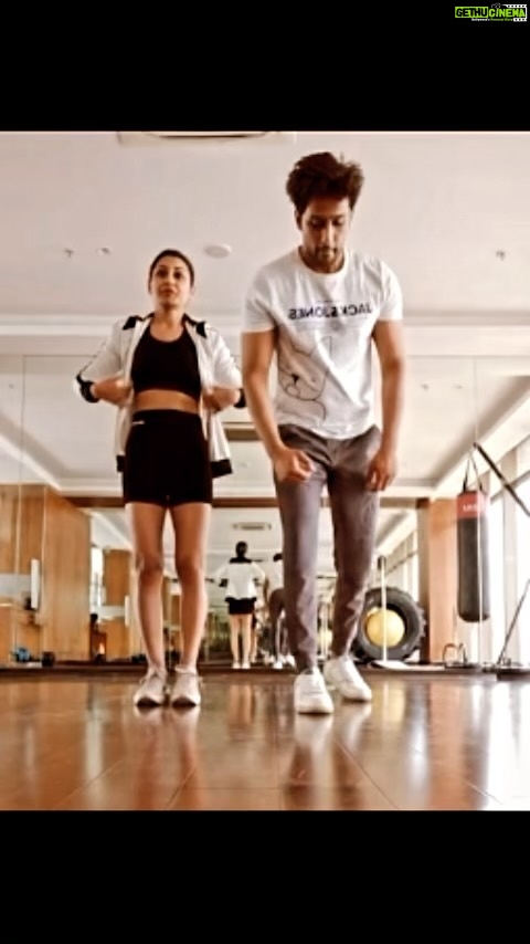Rimi Sen Instagram - Fun warm up session with @danish.transformer #workout #fitnessmotivation