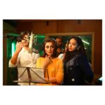 Rimi Sen Instagram - RUK….a song which is going to touch a lot of hearts… loved working with you Prerna❤️ #RUK , Waqt ka intezar coming your way on May 17, 2022 #We1 @latharajiniofcl @pprernaarora @bayfilms_llp @sunttoshnm @subhamitra03 @karanvirbohra @rohanmehraa @archsda @archsdaprof @khyatikale