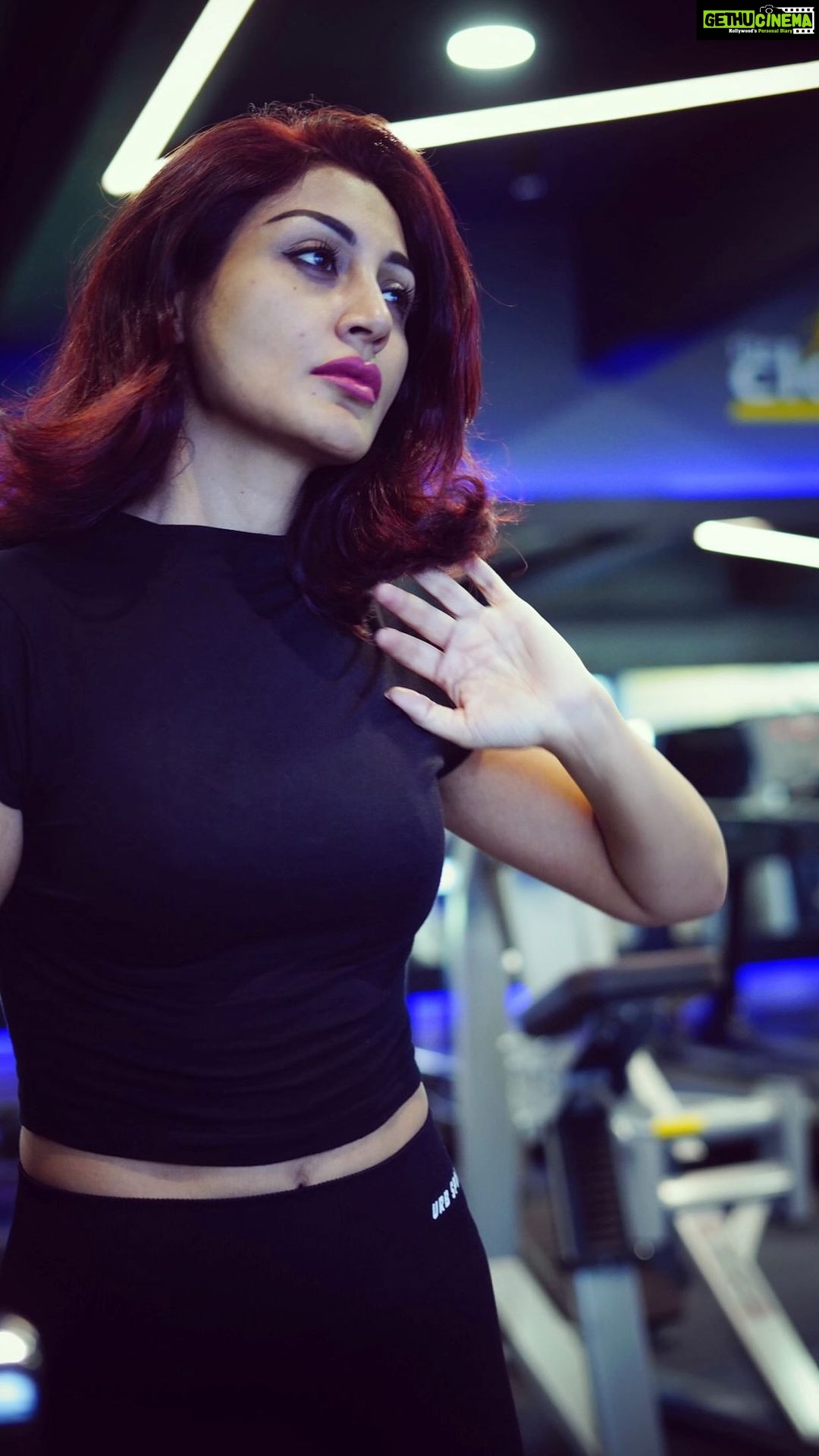 Rimi Sen Instagram - @cloud9gymandheriwest @thenayabombaywala #fitness #gym #reels #workout #reelsinstagram Mumbai, Maharashtra