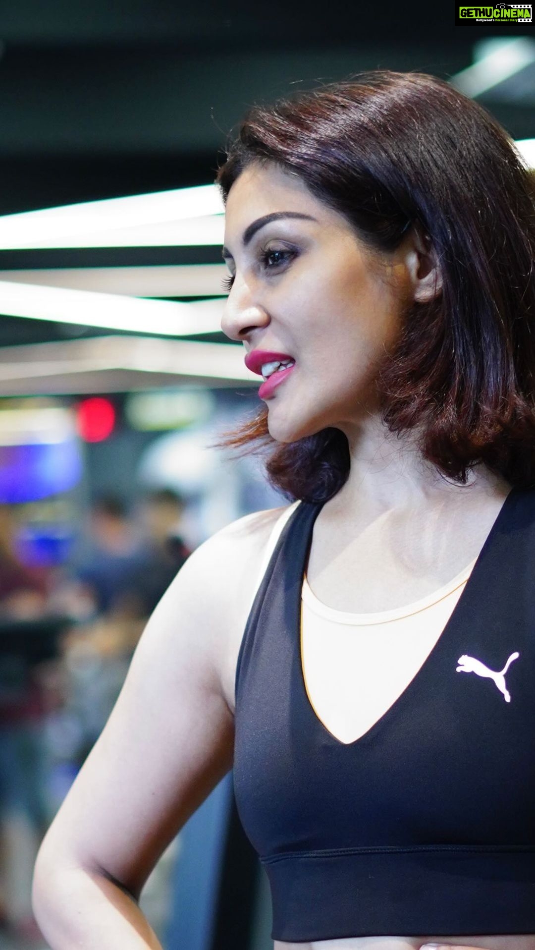 Rimi Sen Instagram - @cloud9gymandheriwest @danish.transformer @thenayabombaywala #fitness #fitnessmotivation #workout Mumbai, Maharashtra