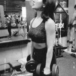 Rimi Sen Instagram - Have to improve my push ups… @cloud9gymandheriwest #workout #fitness Mumbai, Maharashtra