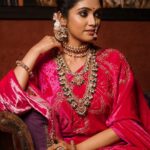 Rinku Rajguru Instagram - JEWELLERY BY @jizajewellerystudio Photography @gauravk6677 MUA @uma_artistry Asst mua @makeupartist_smita Outfit by @royaltasta Location @sumbaran_mystic