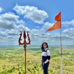 Rinku Rajguru Instagram - "The sky and the sun are always there. It's the clouds that come and go."🍀 🏞🌥 #neturetherapy