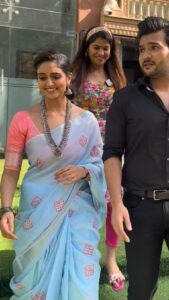 Rinku Rajguru Instagram - 9 M viws Thank you 🤩
Chala chala lawkar 😍🤩
"आठवा रंग प्रेमाचा" releasing on 17th June
@arpmovie @lamrinkurajguru @im_vishalaanand
@crazyfoodyranjita @gayatrikhichadi 
Location: @darjarestaurant 

#aathavarangpremacha #lunchwithstar❤️
#go_arp #marathi #movie #maharastra #mumbai #rinku #sairat #rinkurajguru #reelitfeelit #marathimovie #beingranjita #crazyfoodyranjita