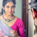 Rinku Rajguru Instagram – आईना कब किसको सच बता पाया है,
जब देखा दायाँ तो बाया ही नज़र आया है…..

Jwellary @jizajewellerystudio 

Outfit by @anushricreations12