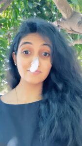 Rinku Rajguru Instagram - I took the #LaalSinghChaddha Feather challenge !!! Have you, yet?🥰 @aamirkhanproductions #KahaniSongOutNow #LaalSinghChaddha #AamirKhan