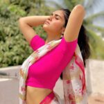 Rinku Rajguru Instagram - ख़ूबसूरती न सूरत में है न लिबास में 🌸 निगाहें जिसे चाहे उसे हसीन कर दें ।🕊