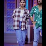 Rinku Rajguru Instagram - Shades 🌈 #jhunddiaries Style @niddhii_jain Jewellery @blingthingstore