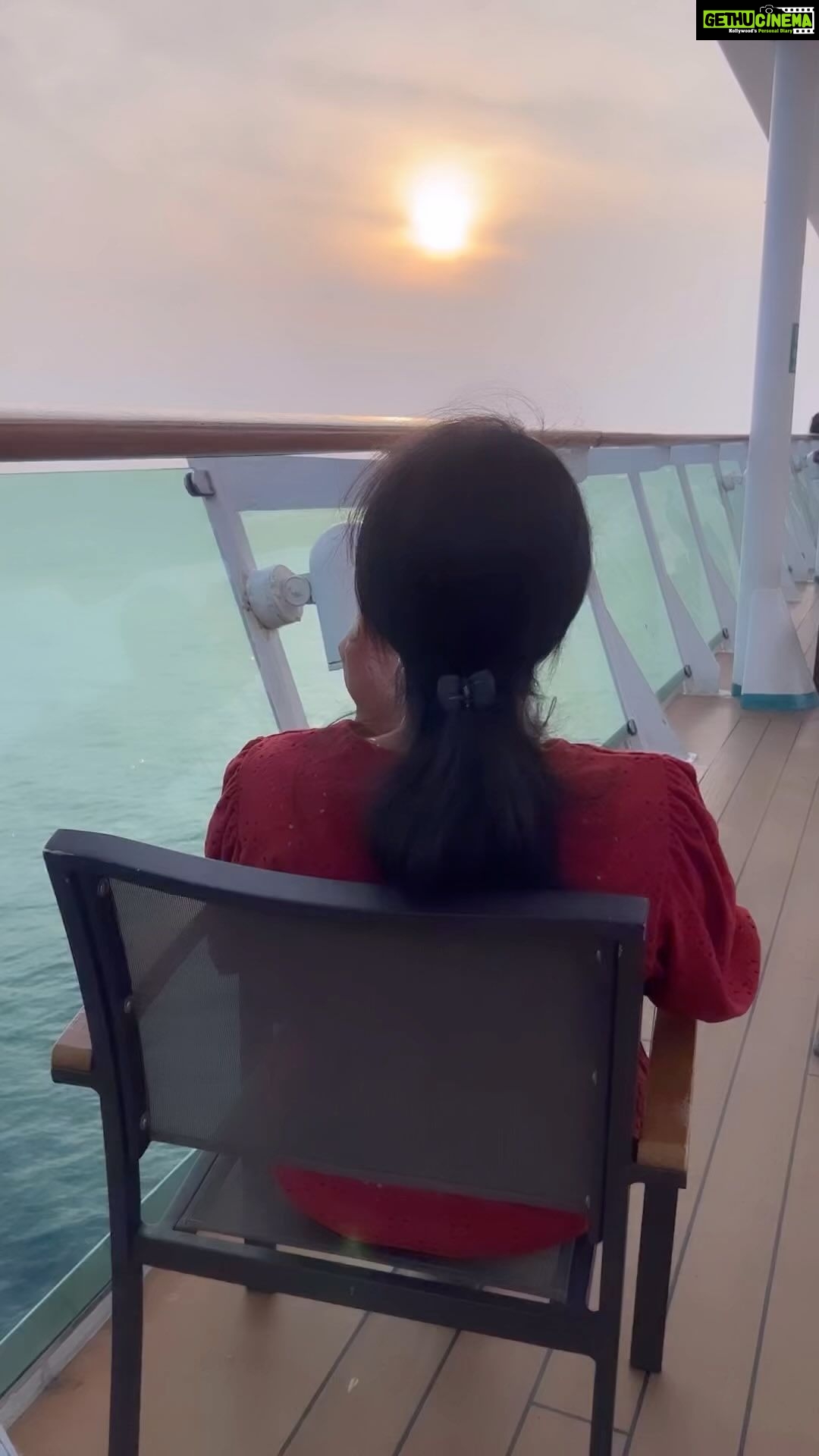Rithika Tamil Selvi Instagram - Have a wonderful day people ❤️✌️ . . . . . . #rithika #tamil_rithika #reelsindia #reelsinstagram #sunrise #morningview #oceanview