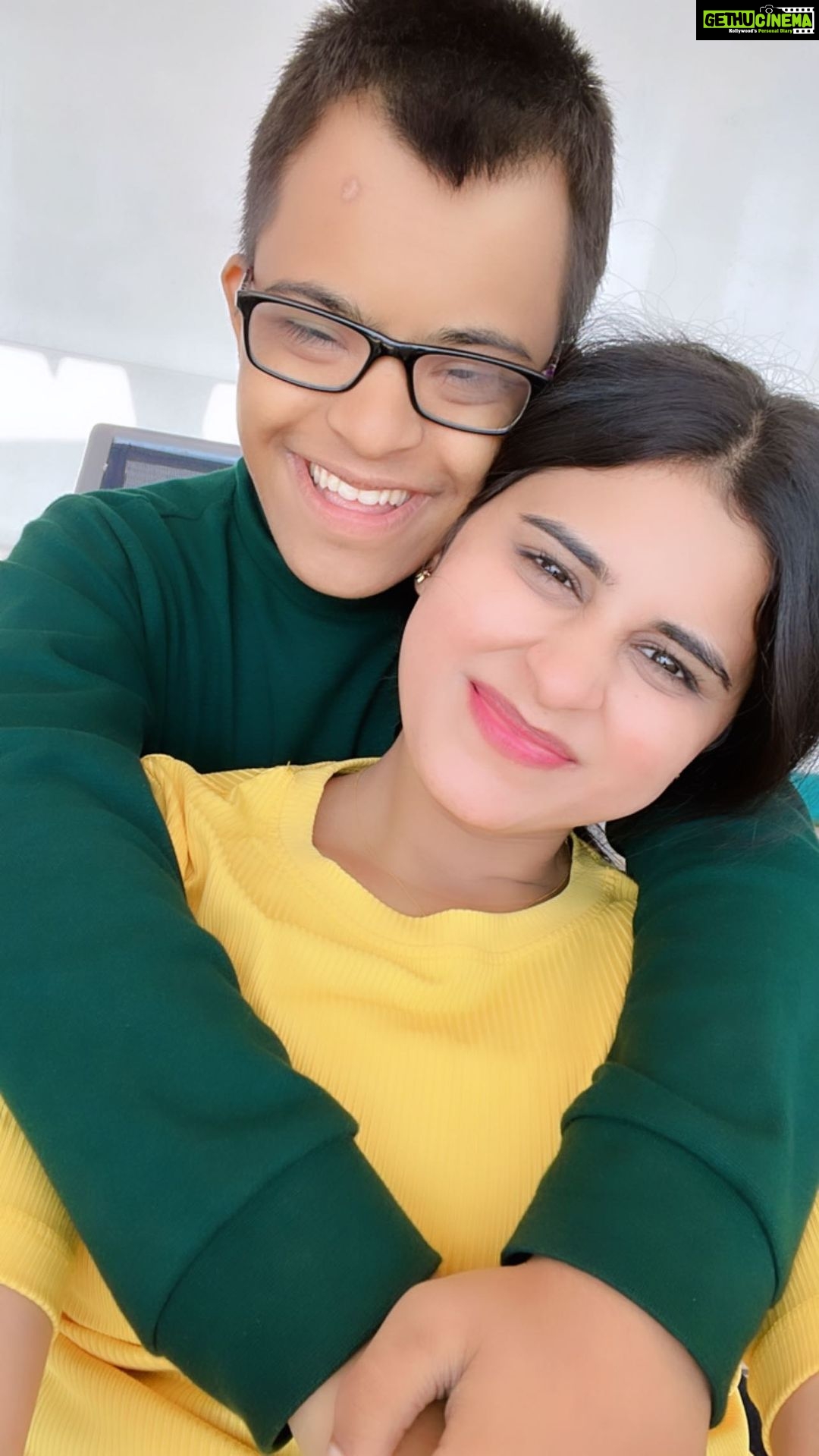 Rithika Tamil Selvi Instagram - ❤️ & ☮️ . . . . . . #rithika #tamil_rithika #reelsindia #reelsinstagram #oceanlife #peaceonocean #loveandpeace #cruise #sailing #familytime #happiness