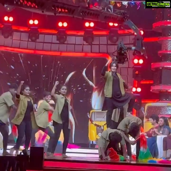 Rithika Tamil Selvi Instagram - My recent performance for Ayutha poojai special (Naan Autokaran) show. Dedicated to all the Lady Auto driving superwomans 🙏🏻 . . . . #rithika #tamil_rithika #vijaystars #vijaytelevision #vijaytvshow #ayuthapoojai2022 #autodrivers #autodriverslife #ladyautodriver
