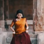 Rithika Tamil Selvi Instagram - சிரித்து கொண்டே இருப்போம் மலர்களைப் போல்.... "பறித்தாலும் உதிர்ந்தாலும்" 😊 Outfit @ivalinmabia VC : @balaartphotography Jewellery @made_for_hers . . #rithika #tamil_rithika #rithikatamilselvi #vijaystars #vijaytelevision #rithikavijaytv #halfsaree #traditional #PrimeReels Darasuram-Airavateeswarar temple, Kumbakonam,Tamil Nadu