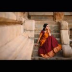 Rithika Tamil Selvi Instagram - நேற்றைய கஷ்டங்களை காலை தென்றல் கலைத்து செல்லட்டும்.. அன்புடன் காலை வணக்கம் 😊🙏 Outfit @ivalinmabia Jewellery @made_for_hers Clicks @balaartphotography . . . #rithika #tamil_rithika #rithikatamilselvi #vijaystars #vijaytelevision Darasuram-Airavateeswarar temple, Kumbakonam,Tamil Nadu