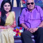 Rithika Tamil Selvi Instagram - With the great Artist #RadhaRavi sir🙏🏻 Do watch #kpychampions today at 1:30pm and have fun guys 😃 . . . . #rithika #rithikavijaytv #kpy #vijaystars #vijaytelevision #tamil_rithika #rithikatamilselvi