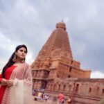 Rithika Tamil Selvi Instagram - நெஞ்சம் எல்லாம் தஞ்சை சோழனின் பிரம்மாண்டமான கள்வர் கோன் இராஜராஜ சோழனின் பெருவுடையார் கோவில்❤️🙏🏻 Behind the lens : @balaartphotography #tanjaiperiyakovil #brahadeeshwaratemple #tanjoretemple #bigtemple #bigtemple_tanjore #tanjorebigtemple #rithika #tamil_rithika #rithikatamilselvi #rithikavijaytv #vijaystars #vijaytelevision #rithikacwc #cwccontestants #temple #templephotography #templephotoshoot #tamilnadutourism #tamilnadutemples