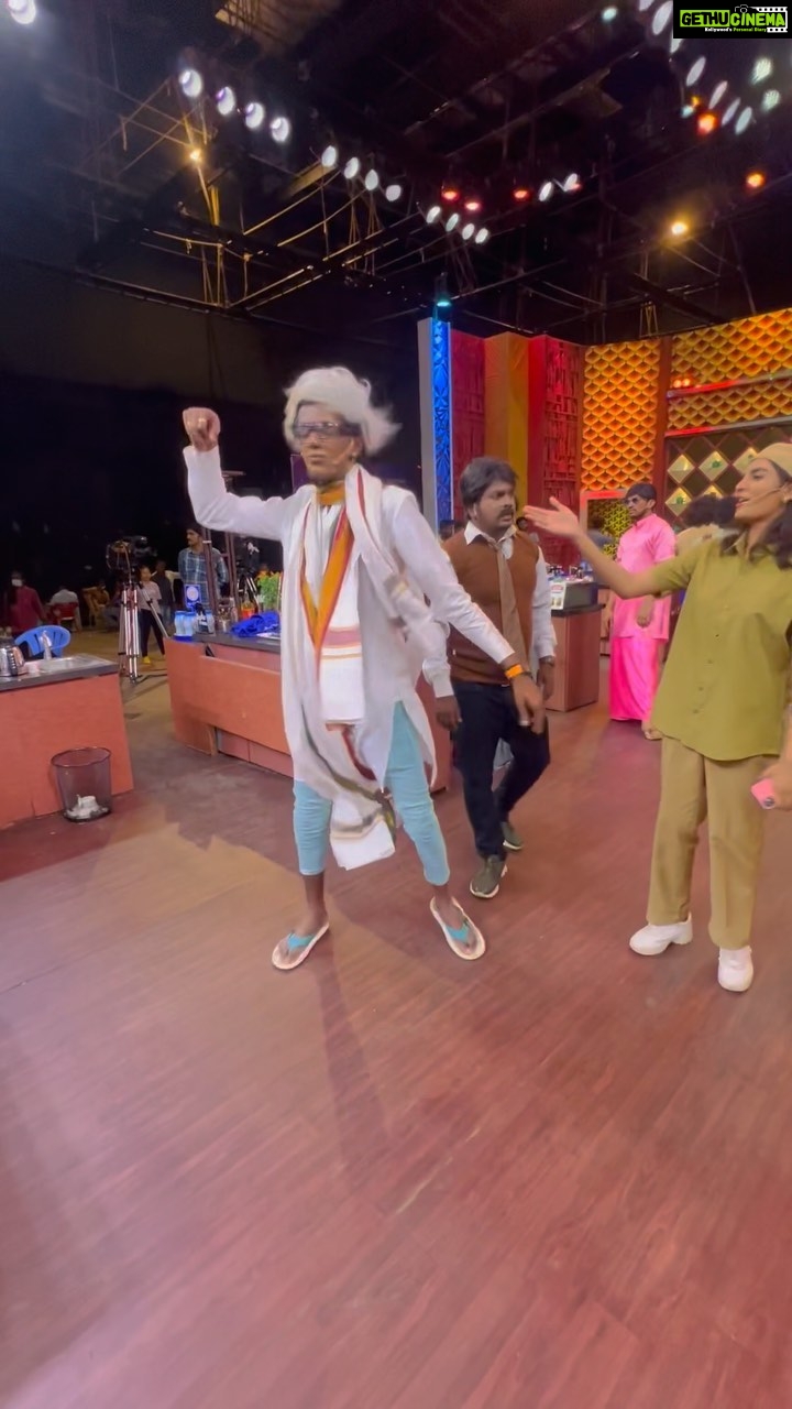 Rithika Tamil Selvi Instagram - Wait for Bala’s sathiaraj sir’s step at the end 😂 . . . @bjbala_kpy @abhirami_official @thangadurai_actor @sheethalclarin_official . . . . #rithika #tamil_rithika #vijaystars #cwcfamily #cwc #cwc2 #cwc3