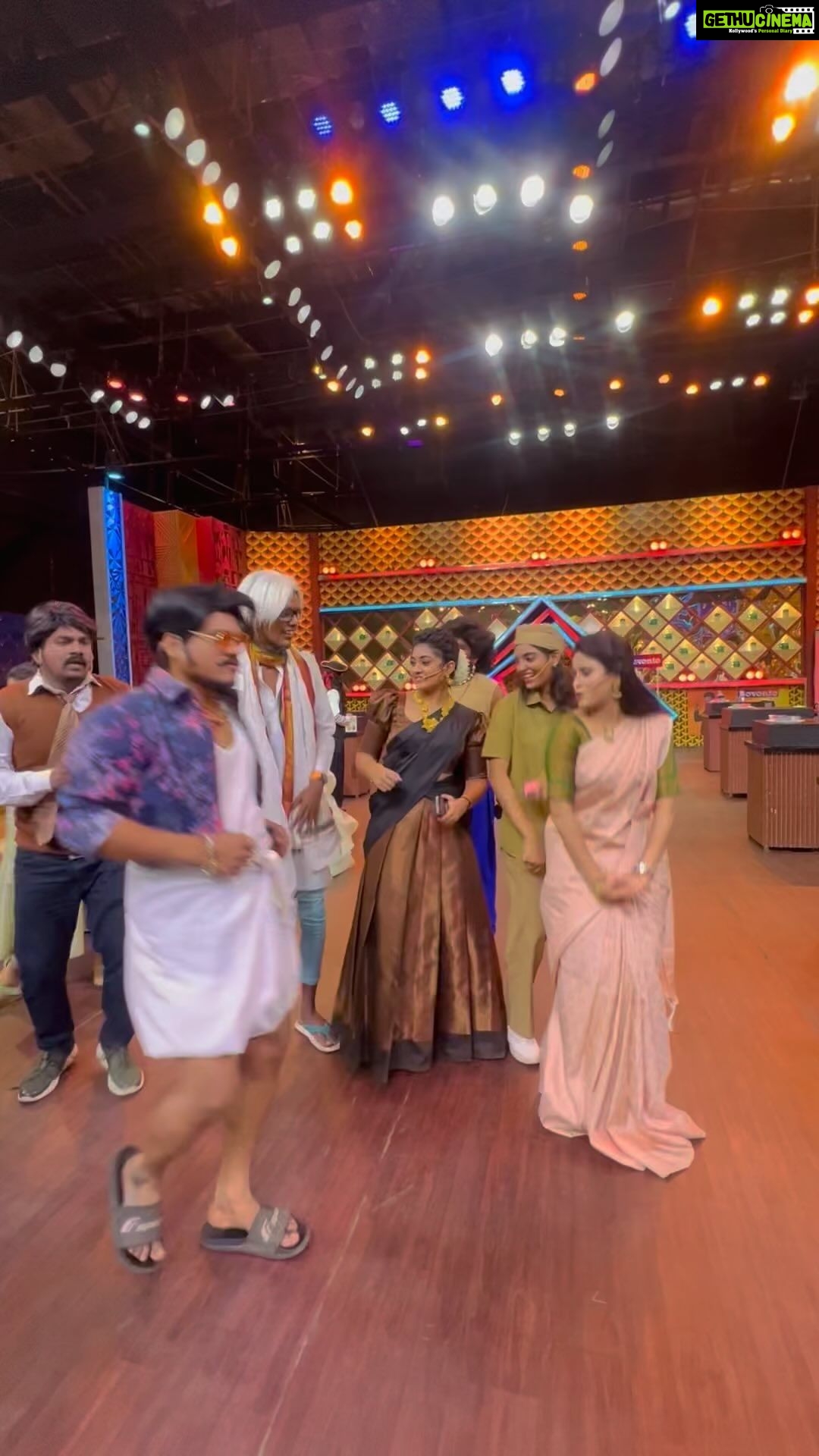 Rithika Tamil Selvi Instagram - Found this Funny clip in my gallery π @vidyuraman semma kick laπ @bjbala_kpy @vijaytvpugazh @abhirami_official @thangadurai_actor @sheethalclarin_official #cwcfamily #cwcmemories #cwc #vijaystars #vijaytelevision #rithika #tamil_rithika