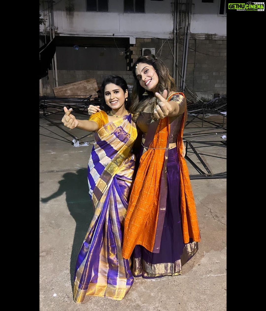 Rithika Tamil Selvi Instagram - ஆயுத பூஜை நல்வாழ்த்துக்கள்🙏🏻😊 Jewel @made_for_hers . . . . . #rithika #tamil_rithika #vijaystars #vijaytelevision #ayuthapooja #ayuthapoojaspecial #ayuthapooja2022 #rithikatamilselvi #nanautokaran