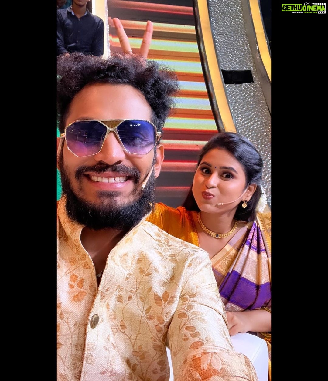 Rithika Tamil Selvi Instagram - ஆயுத பூஜை நல்வாழ்த்துக்கள்🙏🏻😊 Jewel @made_for_hers . . . . . #rithika #tamil_rithika #vijaystars #vijaytelevision #ayuthapooja #ayuthapoojaspecial #ayuthapooja2022 #rithikatamilselvi #nanautokaran