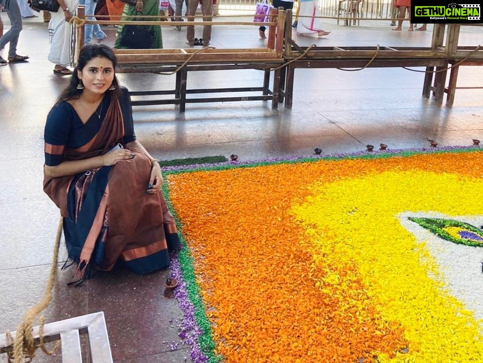 Rithika Tamil Selvi Instagram - 🌸ONAM ASHAMSAKAL🌼 . . . . #rithika #tamil_rithika #guruvayoortemple #onamvibes #onam2022 #onamspecial #vijaystars #vijaytelevision