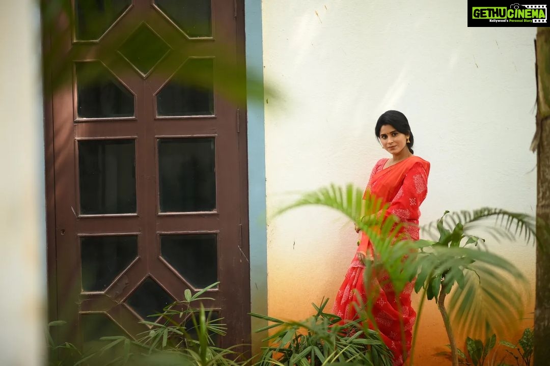 Rithika Tamil Selvi Instagram - Happiness is the spiritual experience of living every minute with LOVE , GRACE & GRATITUDE. Happy morning people ✌️😊 Clicks by @balaartphotography Blouse @sdduniqueboutique_97 . . . #rithika #tamil_rithika #rithikavijaytv #vijaystars #vijaytelevision #amirthabaakiyalakshmi