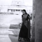 Rithika Tamil Selvi Instagram - நேற்றைய கஷ்டங்களை காலை தென்றல் கலைத்து செல்லட்டும்.. அன்புடன் காலை வணக்கம் 😊🙏 Outfit @ivalinmabia Jewellery @made_for_hers Clicks @balaartphotography . . . #rithika #tamil_rithika #rithikatamilselvi #vijaystars #vijaytelevision Darasuram-Airavateeswarar temple, Kumbakonam,Tamil Nadu