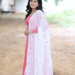 Rithika Tamil Selvi Instagram - Always look at the brighter side of life, just like SUNFLOWER 🌻 which looks upon the "SUN" not the dark clouds ✌️ Have a wonderful day people 🌺 Outfit @sdduniqueboutique_97 Jewellery @made_for_hers PC @poovarasanphotography . . . #rithika #tamil_rithika #rithikavijaytv #vijaystars #vijaytelevision #rithikatamilselvi #cwcrithika #baakiyalakshmi #vijaytv #kpy #kpychampions #kpychampionsfinals #smile #peace #positivity