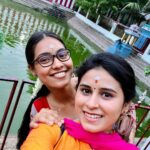 Rithika Tamil Selvi Instagram - All about last evening 😊🌸🙏🏻 With my dear @pavithra.janani 💕 . . . . #rithika #tamil_rithika #rithikatamilselvi #vijaystars #vijaytelevision #templevisit #templetrip #tamilnadutemples #madheshwartemple #nithyakalyanaperumaltemple Marundeeswarar Temple