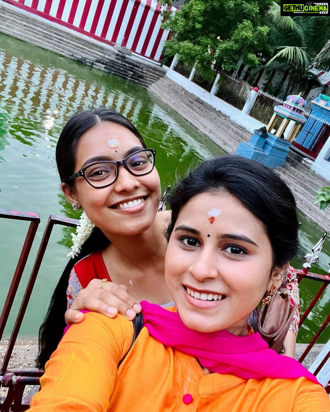 Rithika Tamil Selvi Instagram - All about last evening ππΈππ» With my dear @pavithra.janani π . . . . #rithika #tamil_rithika #rithikatamilselvi #vijaystars #vijaytelevision #templevisit #templetrip #tamilnadutemples #madheshwartemple #nithyakalyanaperumaltemple Marundeeswarar Temple