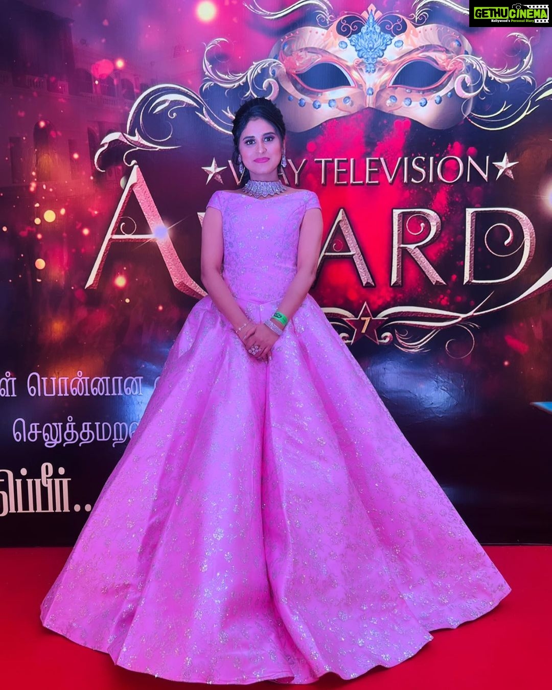 Rithika Tamil Selvi Instagram - All about last night .. 7th annual Vijay television awards.. happy that #baakiyalakshmi_serial received 8 awards π₯³π€© Thank u for all ur love & support my dear people β€οΈππ» π Wearing @diademstore.in π . . . #rithika_tamil #tamil_rithika #rithikavijaytv #7thannualvijaytelevisionawards #vijaytelevision #baakiyalakshmi_vijaytv #baakiyalakshmi_serial #rithikatamilselvi