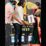 Rithika Tamil Selvi Instagram - Good morning my Insta family 😍 I’m feeling sooo happy to share that I received THE FAVOURITE SUPPORTING ROLE of ICONIC WOMEN television awards 2022 by @galattadotcom . This award is so so special bcz, it’s been awarded to me by you people who gave ur vote for me through online. It’s such a pleasure to be ur favourite & I’m so grateful to all ur love and support . Without u people this wouldn’t be possible for me today. Love u all❤️🙏🏻 Special mention & thanks to my guru @praveen.bennett sir and @rio.raj anna who presented me this memorable award. I’m very much happy to receive this award from u both. I’ll cherish this award throughout my life. Thanks a ton 🙏🏻 Also a great thanks to my director @davidjohn.charlie sir who gave me the opportunity to play Amritha role in Baakiyalakshmi serial and for being the sweet director. Thanks to my producer and the whole baakialakshmi team @venusinfotainment . Grateful to my parents & Almighty 😇🙏🏻 . . . . . . . PC: Thanks to @saipramoditha akka♥️ Saree :@ashas_womens_collection . . #rithika_tamil #tamil_rithika #rithika #rithikatamilselvi #vijaystars #vijaytelevision #iconicwomenawards2022 #galattatamil #iconicwomenawards #televisionawards #baakiyalakshmi_vijaytv #baakiyalakshmi_serial #baakiyalakshmi #amirthabaakiyalakshmi