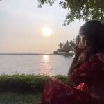 Rithika Tamil Selvi Instagram - This feel is a bliss 😇 . . . . #rithika_tamil #tamil_rithika #rithikatamilselvi #mytraveldairy #sunset #vijaystars #keraladairies #keralablackwaters