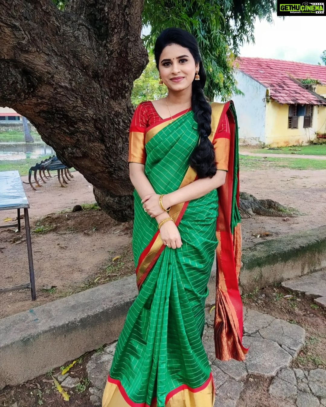 Rithika Tamil Selvi Instagram - புதுமை பொங்க ... இனிமை துவங்க...செல்வம் பொங்க.. வளமை தங்க.... இனிய தை திருநாள் நல் வாழ்த்துக்கள் 🙏😊 . . . #rithika #tamil_rithika #rithikavijaytv #vijaytelevision #RithikaTamilselvi #vijaystars #vijaytelevision