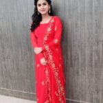 Rithika Tamil Selvi Instagram - It's Christmas season⛄🎄 MERRY CHRISTMAS to my insta family 🎉❤️ Watch Christmas kondattam tomorrow at 11am in @vijaytelevision . . . Outfit @sdduniqueboutique_97 . . . #Rithika #rithikavijaytv #vijaytvshows #vijaystars #vijaytelevision #christmas #christmasdress #tamil_rithika #christmasspecial #christmasshow