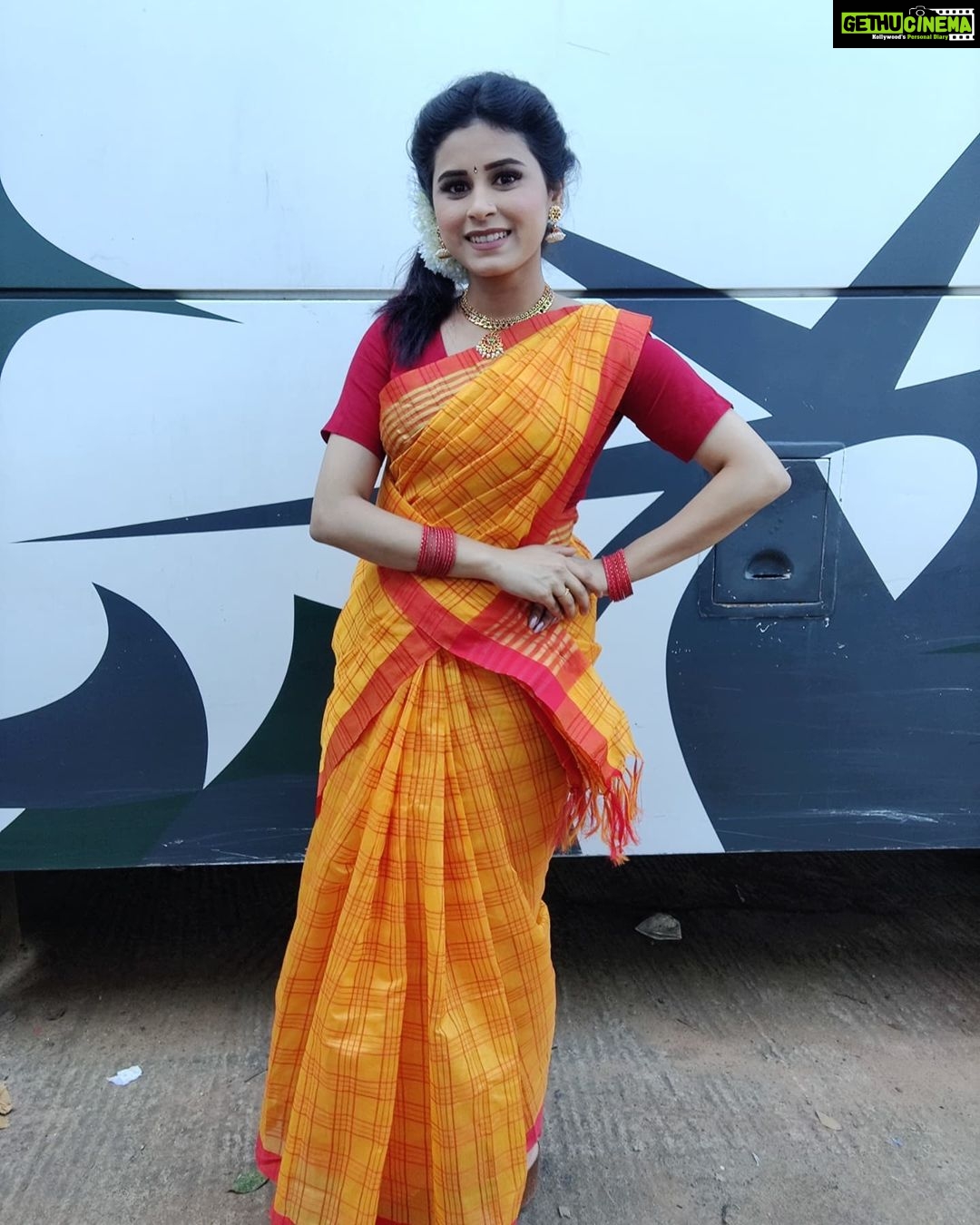 Rithika Tamil Selvi Instagram - Caption this look guys😀 . . . . #rithika #RithikaTamilselvi #tamil_rithika #vijaystars #vijaytelevision #Rithika