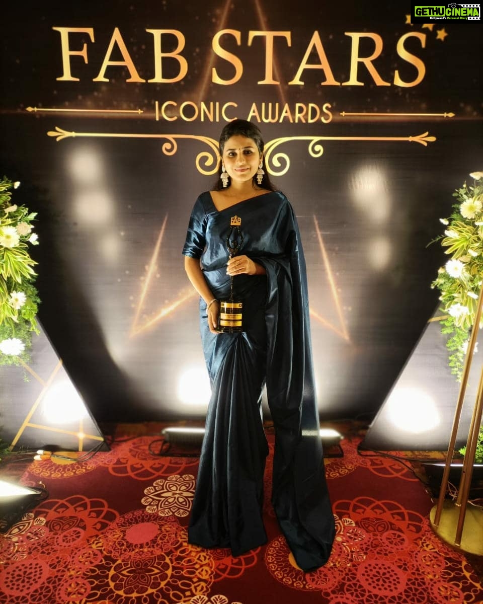 Rithika Tamil Selvi Instagram - BEST PERFORMER OF THE YEAR.... This is my first award for my work and I'm feeling thankful to all my friends and supporters who have always been there for me & trusting in me. I'll keep giving my best in what I do... Love u all β₯οΈ Thank U @fab_stars_iconic_awards @fab_by_faiza for the award π @thenmalar_collectionz for the beautiful frame . . . . . #rithika #RithikaTamilselvi #tamil_rithika #vijaystars #vijaytelevision #rithikavijaytv #Rithika