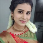Rithika Tamil Selvi Instagram - TRUST your vibes... Energy doesn't lie... Have a great day people 😊✌️ . . . . . Saree @elegant_fashion_way Blouse designer @thisadesignstudio Jewellery @made_for_hers . . . #rithika #tamil_rithika #RithikaTamilselvi #vijaystars #vijaytelevision #sareelove #traditional #traditionalsaree #redsaree