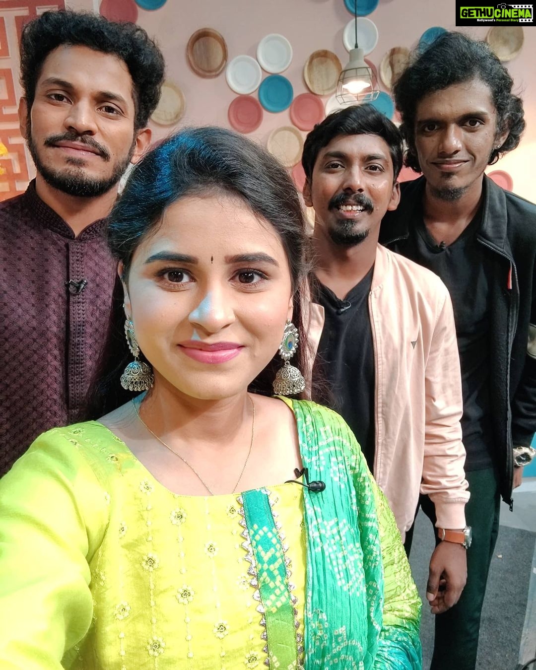 Rithika Tamil Selvi Instagram - 😊 @bjbala_kpy @kuraishi_the_entertainer @sarath_kpy . . . Chudi @elegant_fashion_way Designer @thisadesignstudio . . . #rithika #RithikaTamilselvi #tamil_rithika #vijaystars #vijaytelevision
