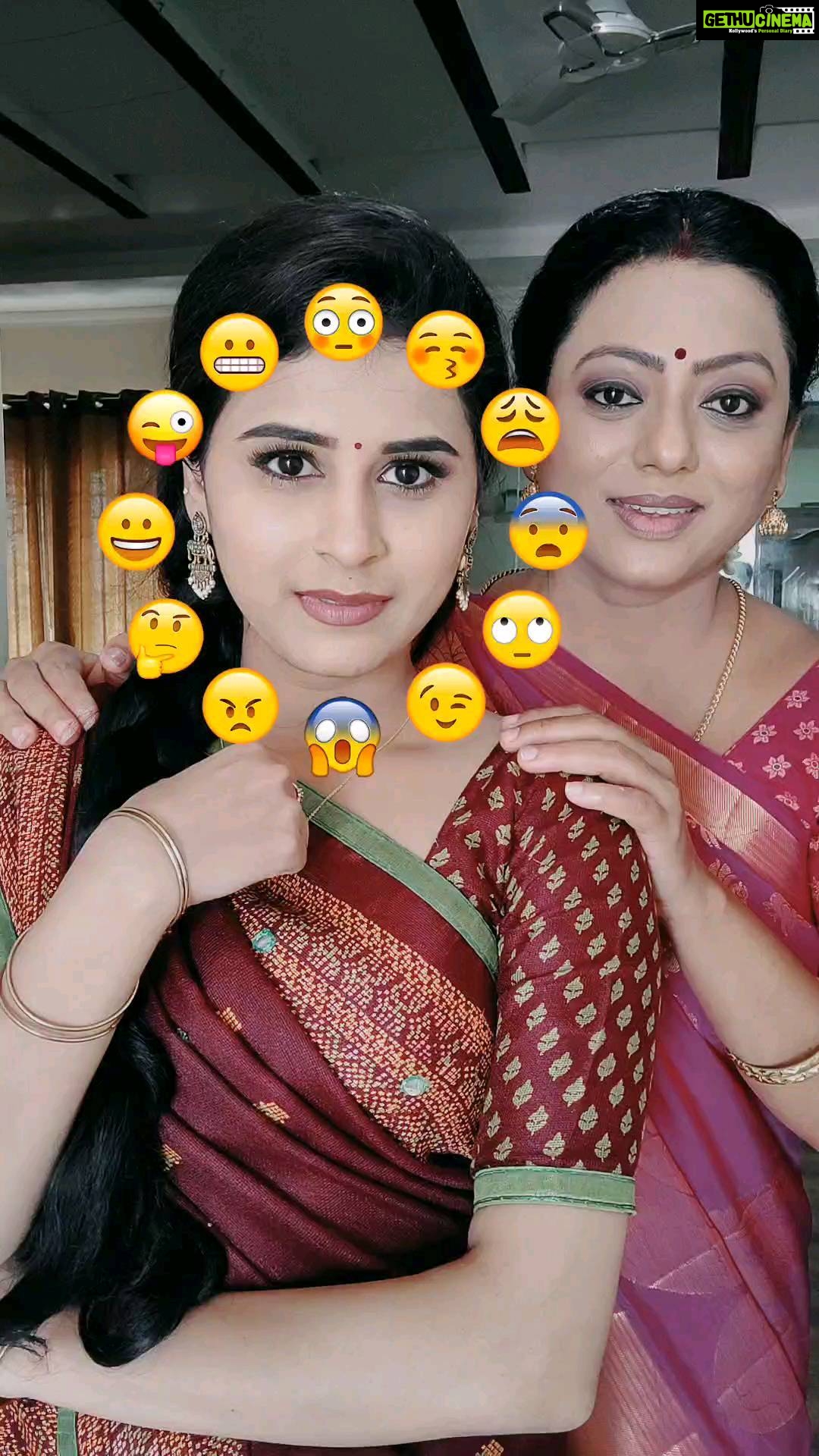Rithika Tamil Selvi Instagram - Fun time 😀 @suchitraks Amma♥️ . . . #rithika #rithikavijaytv #baakiyalakshmi #baakiyalakshmi_serial #vijaystars #vijaytelevision