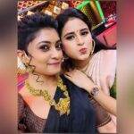 Rithika Tamil Selvi Instagram - Happiness is meeting our family after a long time that too with newly added members😍when CWC 2 & CWC 3 meets , happiness doubles, fun doubles 😃had a great time with all my dear friends and I’m so glad that I got new friends too ,who are so sweet & fun loving 🥰 wishing this happiness in everyone’s face should last forever🧿✌️ @kanithiru10 @imshakila_official @actressdeepaofficial @sunitagogoi_offl @sivaangi.krish @shrutika_arjun @vidyuraman @abhirami_official @actormuthukumar @darshan_offl @sheethalclarin_official @kuraishi_the_entertainer @vijaytvpugazh @bjbala_kpy @thangadurai_actor @sarath_kpy @sakthii___ @adhirchi_arun @mediamasons @vijaytelevision #cwcfamily #vijaystars #vijaytelevision #cwc3 #cwc2 #cookwithcomali #cookwithcomali2 #cwcseason2 #cwcseason3 #team #together #happiness #family