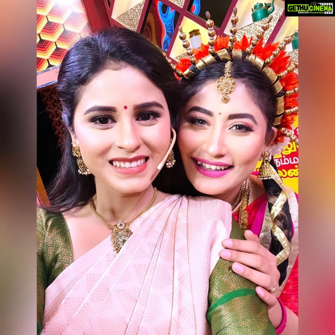 Rithika Tamil Selvi Instagram - Happiness is meeting our family after a long time that too with newly added members😍when CWC 2 & CWC 3 meets , happiness doubles, fun doubles 😃had a great time with all my dear friends and I’m so glad that I got new friends too ,who are so sweet & fun loving 🥰 wishing this happiness in everyone’s face should last forever🧿✌️ @kanithiru10 @imshakila_official @actressdeepaofficial @sunitagogoi_offl @sivaangi.krish @shrutika_arjun @vidyuraman @abhirami_official @actormuthukumar @darshan_offl @sheethalclarin_official @kuraishi_the_entertainer @vijaytvpugazh @bjbala_kpy @thangadurai_actor @sarath_kpy @sakthii___ @adhirchi_arun @mediamasons @vijaytelevision #cwcfamily #vijaystars #vijaytelevision #cwc3 #cwc2 #cookwithcomali #cookwithcomali2 #cwcseason2 #cwcseason3 #team #together #happiness #family