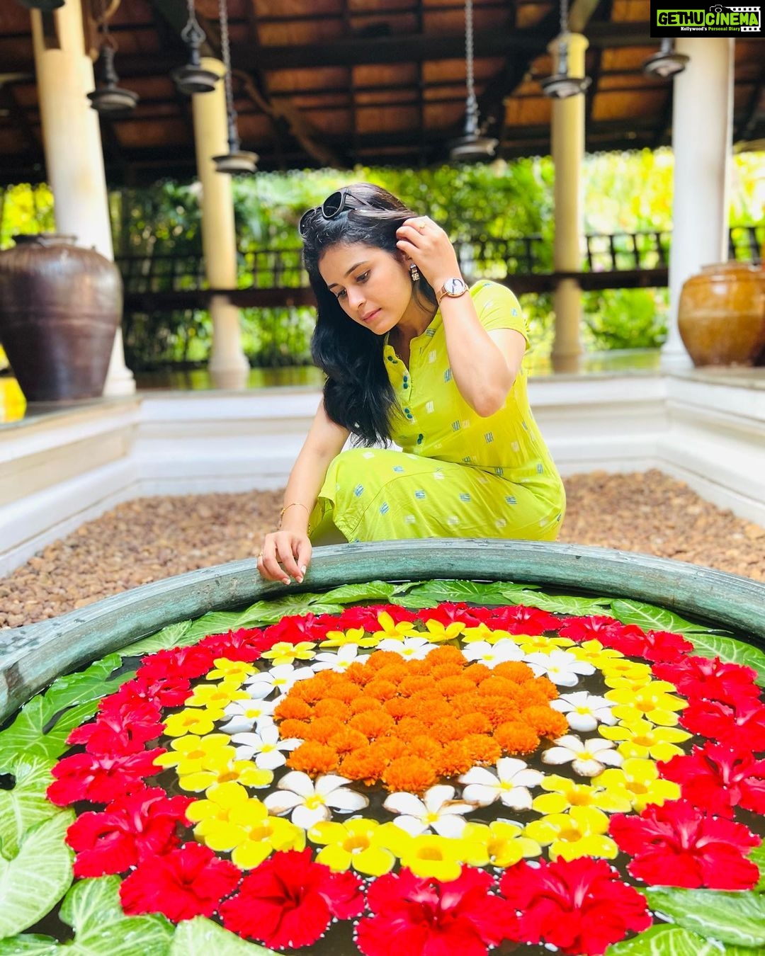 Rithika Tamil Selvi Instagram - Beautiful morning people 🌺🌸🌼🪷 . . . . #tamil_rithika #rithika #rithikavijaytv #vijaystars #cookwithcomalirithika #rithikatamilselvi