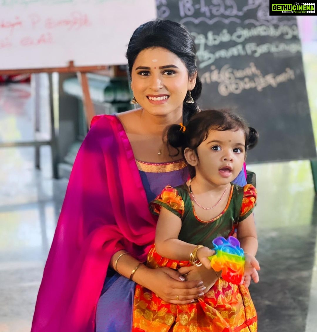 Rithika Tamil Selvi Instagram - Good morning everyone 😊❤️ #amirtha #ezhlil #nila From the sets of #baakiyalakshmi . . . . #rithika #rithikavijaytv #vijaytelevision #tamil_rithika #amirthabaakiyalakshmi #nilapaapa #baakiyalakshmi_serial