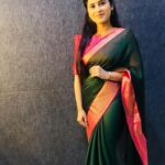 Rithika Tamil Selvi Instagram - Happy faces🥰💞 In Last week's special show 👆 @kanithiru10 akka @pavithralakshmioffl ❤️ . . . #rithika #tamil_rithika #vijaystars #vijaytelevision #cookwithcomali2 #cookwithcomaliseason2