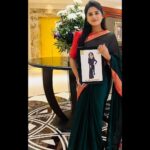 Rithika Tamil Selvi Instagram - Good morning my Insta family 😍 I’m feeling sooo happy to share that I received THE FAVOURITE SUPPORTING ROLE of ICONIC WOMEN television awards 2022 by @galattadotcom . This award is so so special bcz, it’s been awarded to me by you people who gave ur vote for me through online. It’s such a pleasure to be ur favourite & I’m so grateful to all ur love and support . Without u people this wouldn’t be possible for me today. Love u all❤️🙏🏻 Special mention & thanks to my guru @praveen.bennett sir and @rio.raj anna who presented me this memorable award. I’m very much happy to receive this award from u both. I’ll cherish this award throughout my life. Thanks a ton 🙏🏻 Also a great thanks to my director @davidjohn.charlie sir who gave me the opportunity to play Amritha role in Baakiyalakshmi serial and for being the sweet director. Thanks to my producer and the whole baakialakshmi team @venusinfotainment . Grateful to my parents & Almighty 😇🙏🏻 . . . . . . . PC: Thanks to @saipramoditha akka♥️ Saree :@ashas_womens_collection . . #rithika_tamil #tamil_rithika #rithika #rithikatamilselvi #vijaystars #vijaytelevision #iconicwomenawards2022 #galattatamil #iconicwomenawards #televisionawards #baakiyalakshmi_vijaytv #baakiyalakshmi_serial #baakiyalakshmi #amirthabaakiyalakshmi