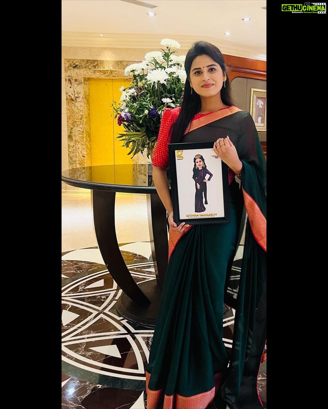 Rithika Tamil Selvi Instagram - Good morning my Insta family 😍 I’m feeling sooo happy to share that I received THE FAVOURITE SUPPORTING ROLE of ICONIC WOMEN television awards 2022 by @galattadotcom . This award is so so special bcz, it’s been awarded to me by you people who gave ur vote for me through online. It’s such a pleasure to be ur favourite & I’m so grateful to all ur love and support . Without u people this wouldn’t be possible for me today. Love u all❤️🙏🏻 Special mention & thanks to my guru @praveen.bennett sir and @rio.raj anna who presented me this memorable award. I’m very much happy to receive this award from u both. I’ll cherish this award throughout my life. Thanks a ton 🙏🏻 Also a great thanks to my director @davidjohn.charlie sir who gave me the opportunity to play Amritha role in Baakiyalakshmi serial and for being the sweet director. Thanks to my producer and the whole baakialakshmi team @venusinfotainment . Grateful to my parents & Almighty 😇🙏🏻 . . . . . . . PC: Thanks to @saipramoditha akka♥️ Saree :@ashas_womens_collection . . #rithika_tamil #tamil_rithika #rithika #rithikatamilselvi #vijaystars #vijaytelevision #iconicwomenawards2022 #galattatamil #iconicwomenawards #televisionawards #baakiyalakshmi_vijaytv #baakiyalakshmi_serial #baakiyalakshmi #amirthabaakiyalakshmi