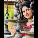 Rithika Tamil Selvi Instagram - Nature always wears the Colors of the spirit 😊 . . . . . . PC 📸: @kaviarasanmunnar . #rithika_tamil #tamil_rithika #mytravelgram #vijaystars #vijaytelevision #rithikatamilselvi #godsowncountry #keralatourism #keraladairies #keralablackwaters #vembanadlake