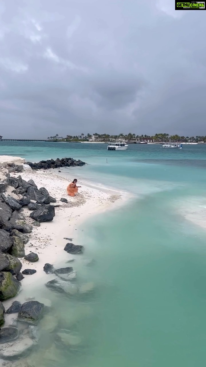 Rithika Tamil Selvi Instagram - Beach happiness 🤩🏝️ 🐚 🐚 . . . . . . #rithika #PrimeReels #tamil_rithika #maldivesbeach #beachlove #holidayinmaldives #maldivesvacation #touronholidays #shellcollection #shellcollection🐚 #reelsindia #reelsinstagram