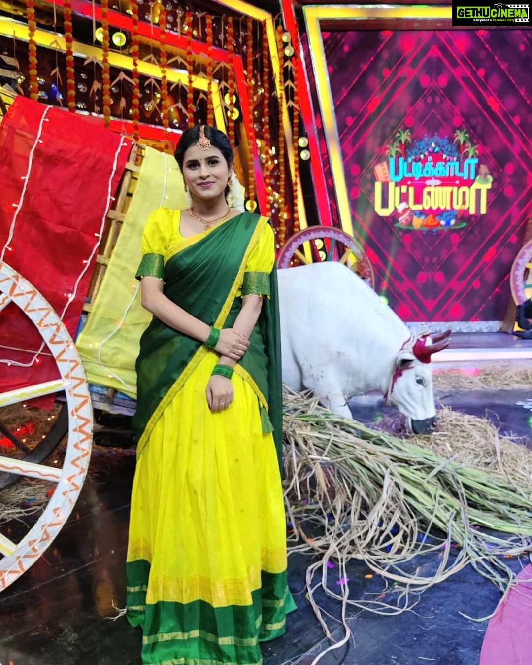 Rithika Tamil Selvi Instagram - சூழ்கலி நீங்கத் தமிழ் மொழி ஓங்கத் துலங்குக வையகமே !! தமிழர் திருநாளாம் இனிய தைப்பொங்கல் நல்வாழ்த்துகள் !! 🌾🌾🌾 . . Outfit @sdduniqueboutique_97 Jewels @made_for_hers . . . #rithika #rithikavijaytv #vijaystars #tamilrithika #vijaytelevision #pongal2022 #happypongal